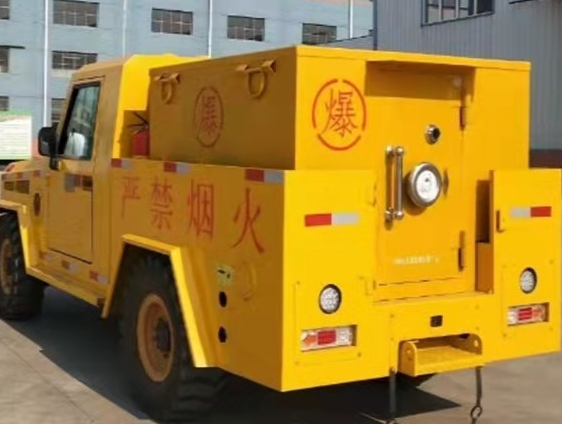 疏勒凯龙爆破器材运输车：保障爆破任务的安全运行